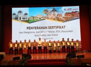 Dukung Kepastian Hukum, BPN Sumut Serahkan Sertipikat Tanah saat Rakerda 2025