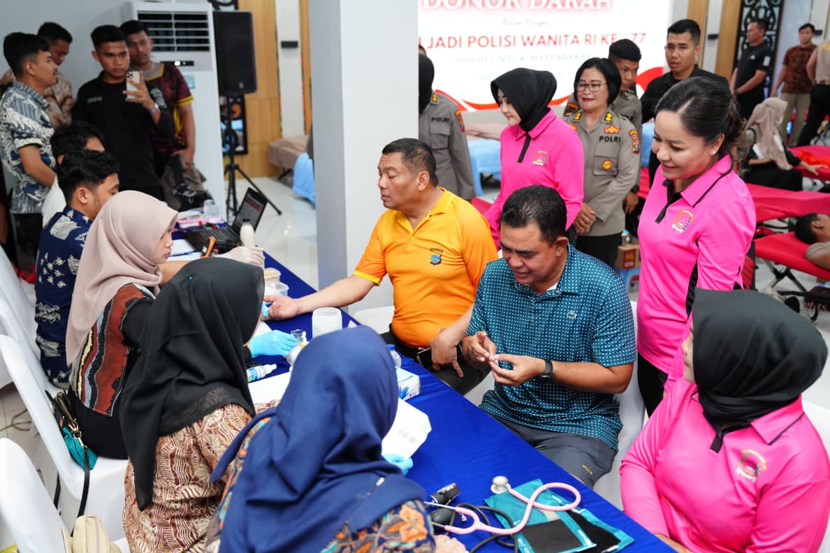 HUT ke-77, Polwan Polda Sumut Bersama Bhayangkari Tebar Kepedulian Lewat Donor Darah