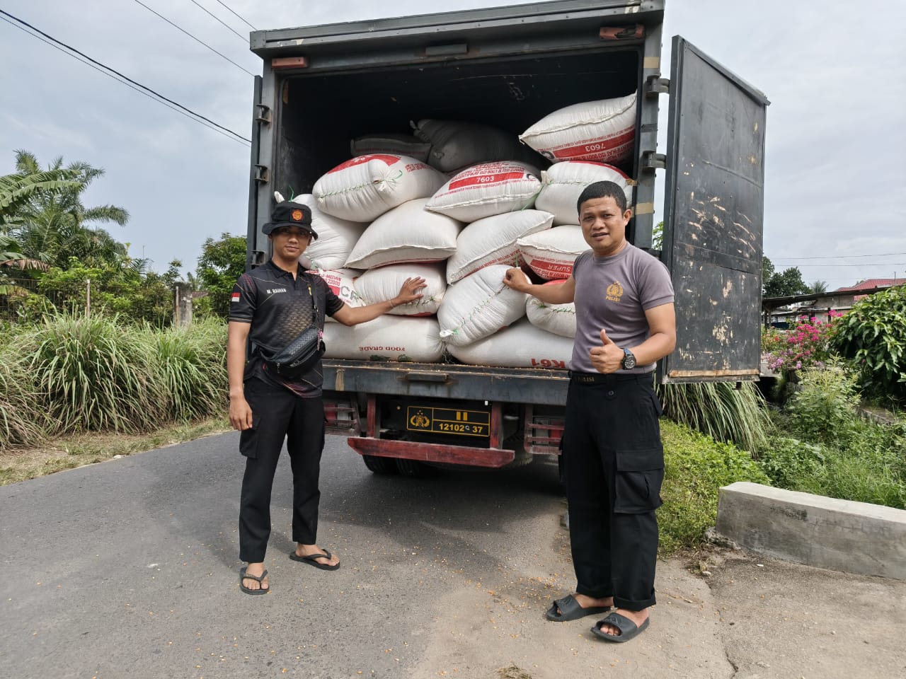 Polres Batu Bara Distribusikan 65 Ton. Jagung  ke Bulog Asahan untuk Perkuat Ketahanan Pangan