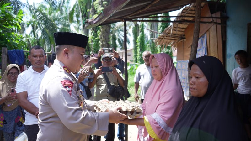 Air Mata Bahagia Warga Tak Mampu , Kapolres Labusel Bantu Sembako, Pengobatan anak, Hingga Bedah Rumah
