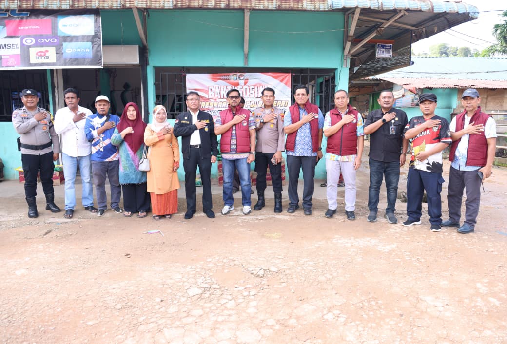 Ditresnarkoba Polda Kepri Salurkan Bantuan Sosial di Kampung Madani.