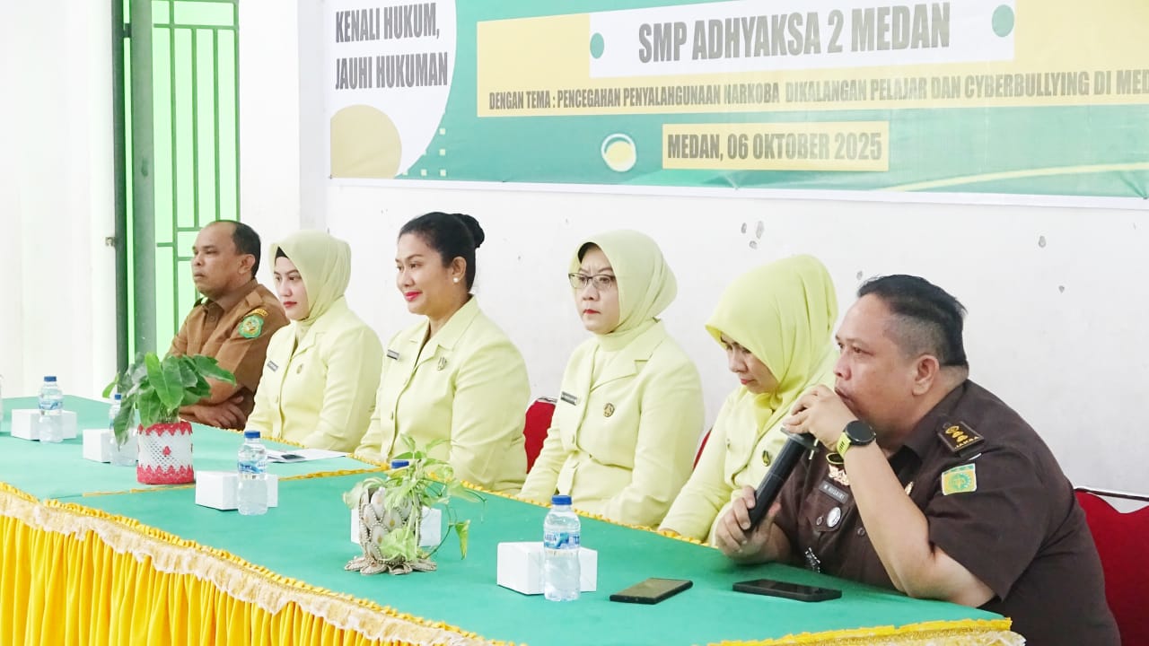 Ny Tiurmaida Harli Siregar Ajak Pelajar SMP Adhyaksa 2 Medan Jauhi Narkoba Lewat Penyuluhan Hukum