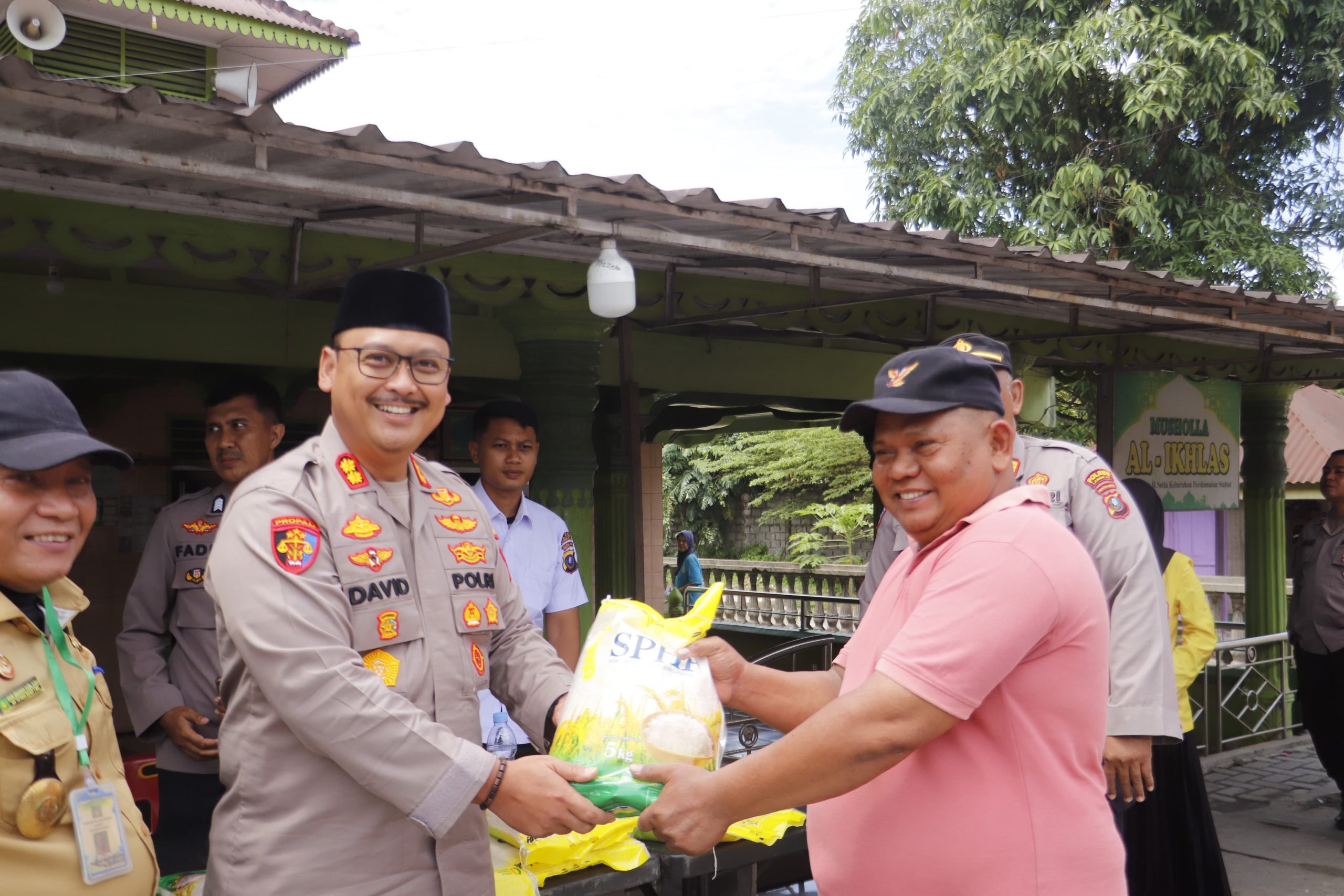Menjaga stabilitas dan mencegah terjadinya Implasi Polres Langkat secara bertahap terus Salurkan Beras Murah ke Pada Masyarakat.