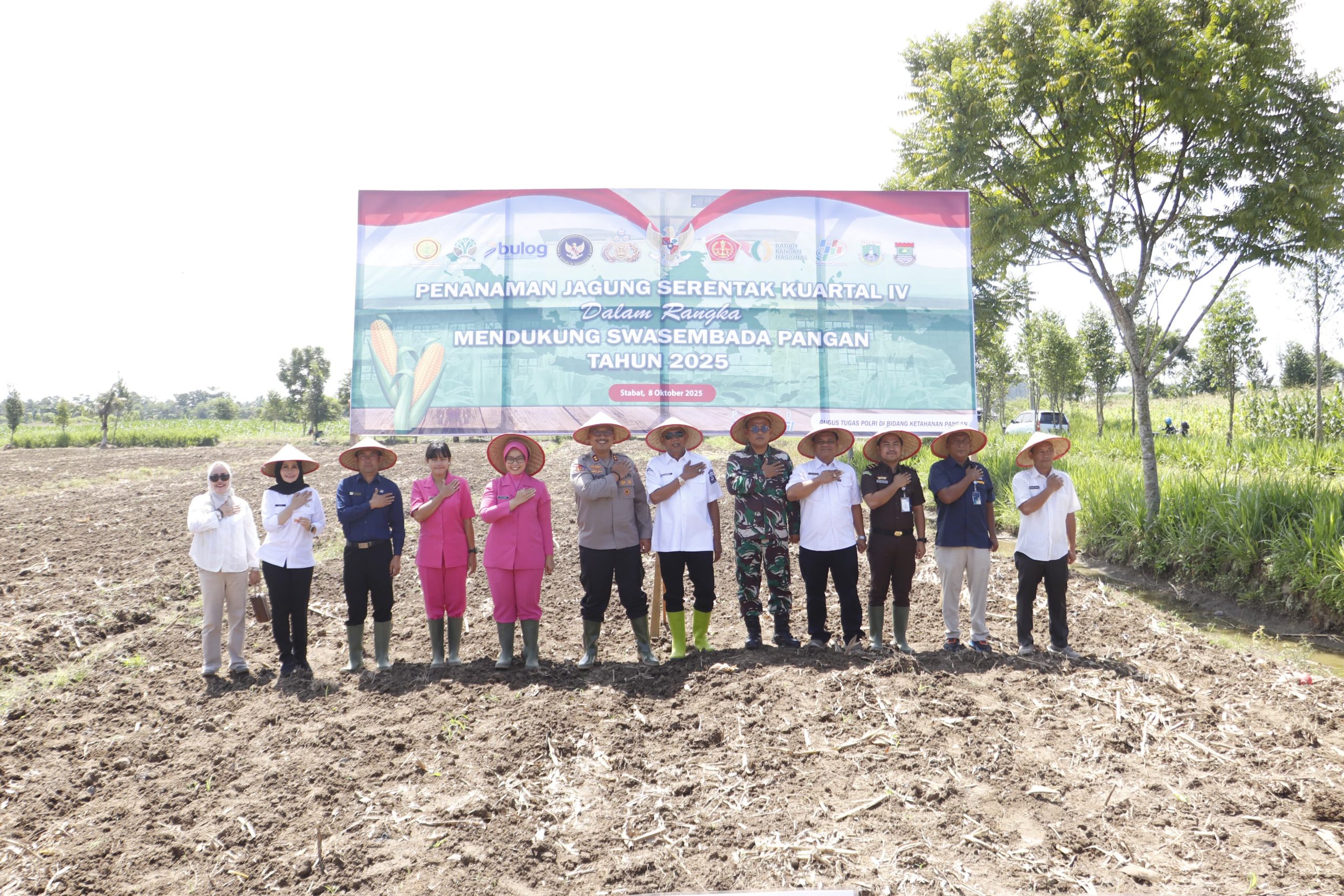 Kapolres Langkat laksanakan Penanaman Jagung Kuartal IV di lahan Pertanian Binaan Polres Langkat