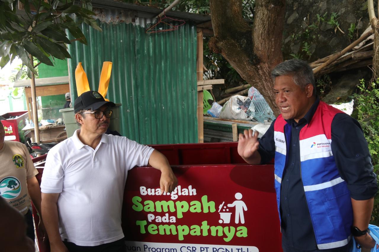 PGN Serahkan Bantuan CSR 50 Gerobak Sampah dan Insinerator untuk Dorong Pengelolaan Sampah