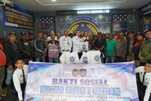 Rutan Kelas I Medan Bagikan 50 Paket Bansos kepada Tukang Becak