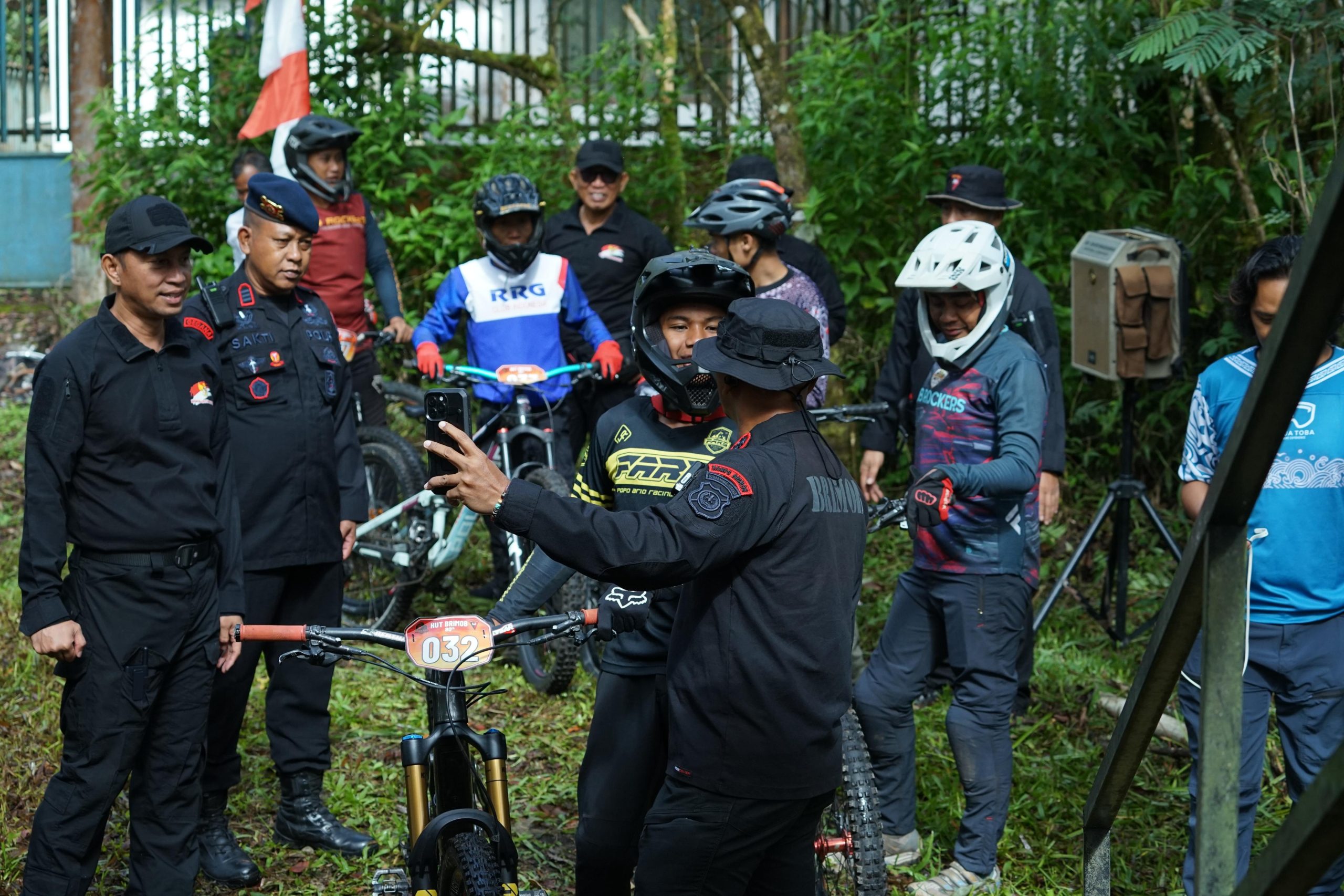 “Guncang Lereng Tahura! Brimob Sumut Gelar Downhill Lets Rock Party Semarakkan HUT Brimob ke-80″