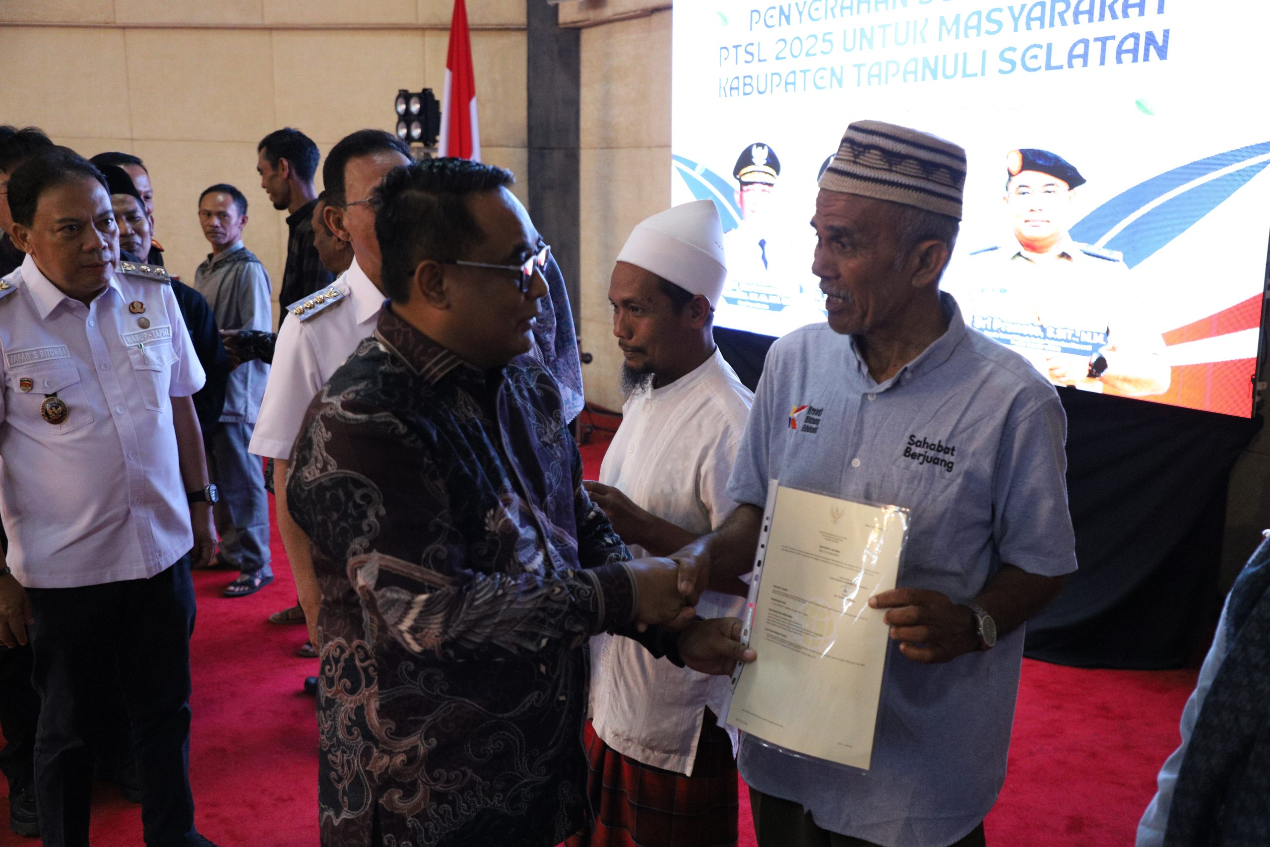 Penyerahan Sertipikat PTSL di Tapanuli Selatan, Bukti Nyata Kepastian Hukum Hak Atas Tanah