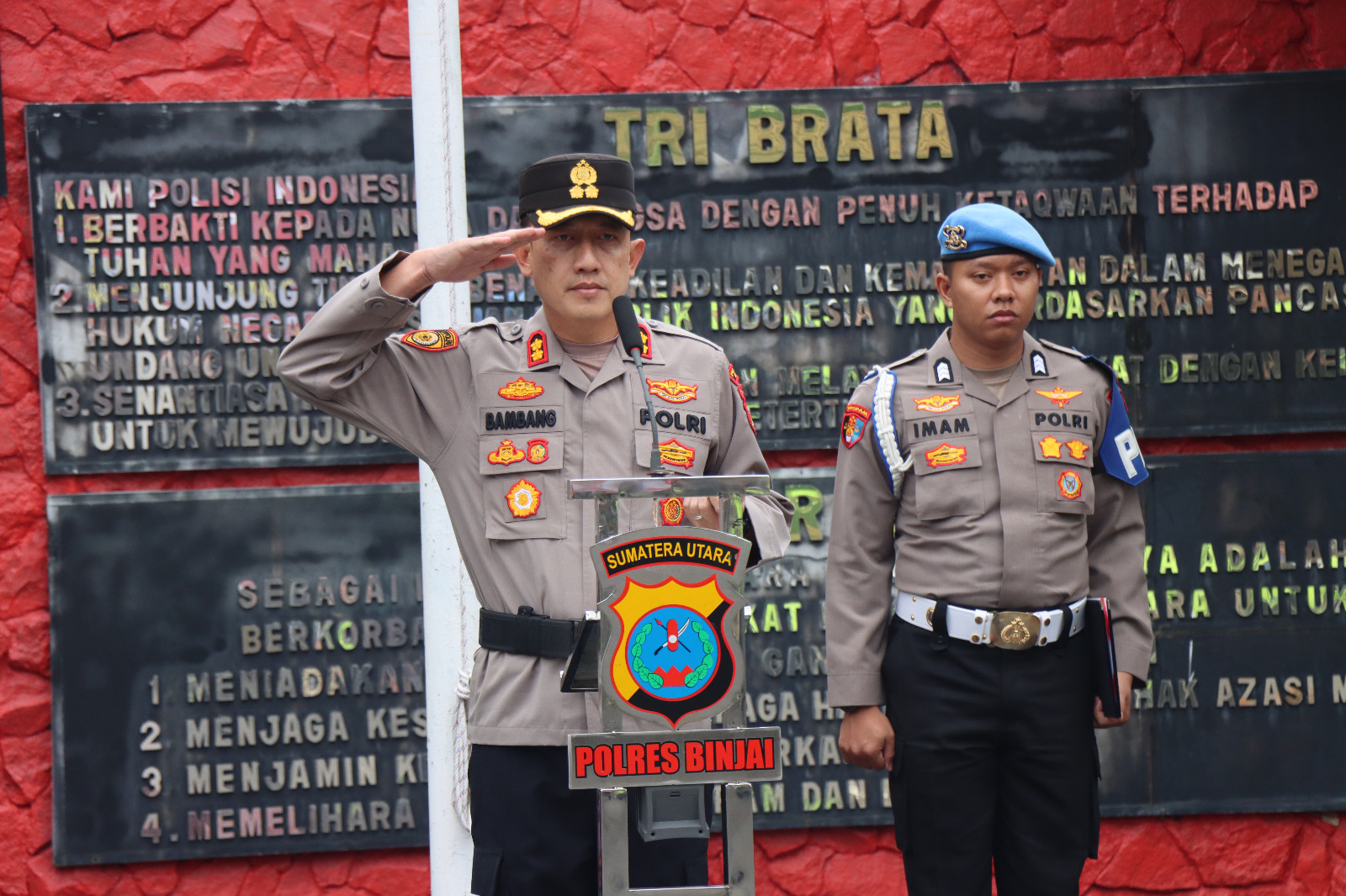 Upacara Kenaikan Pangkat Pengabdian Dan Pelepasan Personil Purnabakti Dengan Tradisi Kepolisian