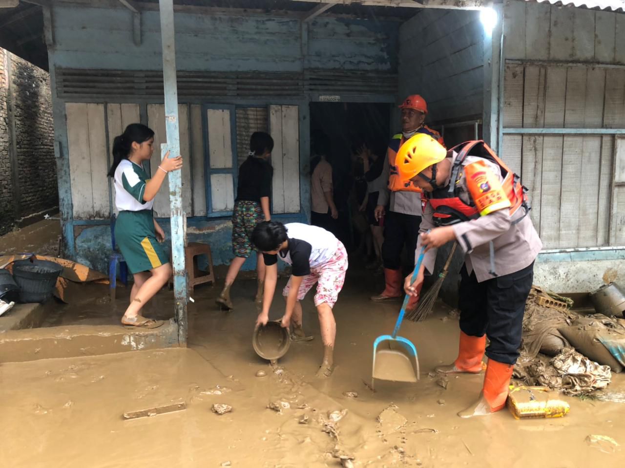 Polda Sumut Kerahkan 345 Personel Brimob Tangani Bencana di Delapan Wilayah Terdampak