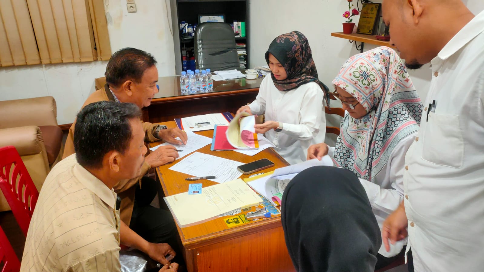 Penyerahan Sertipikat PTSL 2025 di Kelurahan Kwala Bekala Berjalan Lancar dan Penuh Antusiasme