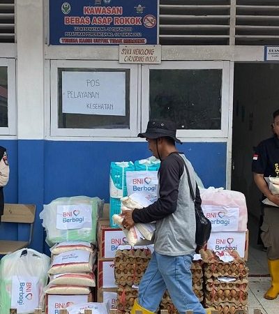 BNI Salurkan Bantuan Tanggap Darurat untuk Korban Banjir Bandang di Padang dan Sibolga