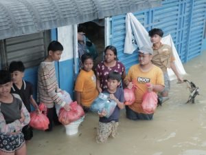 Pemko Medan Salurkan Makanan untuk Korban Banjir di Medan Barat