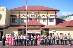 Kapolsek Onanrunggu Terima Kenaikan Pangkat Pengabdian dari AKP ke Kompol