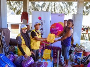 Indosat Hadir Beri Bantuan Kemanusiaan bagi Warga Terdampak Bencana di Langkat, Sumut