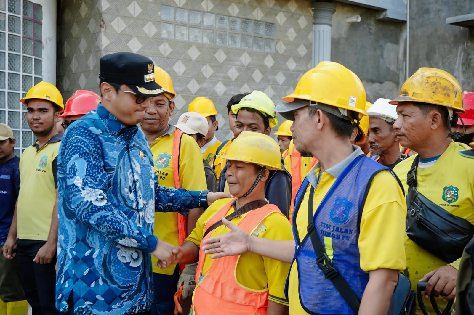 Rico Waas: Medan Barat Harus Bersih dari Sisa Banjir Malam Ini, Jangan Ada Lagi Tumpukan Sampah di Jalan Tengah Kota dan Protokol