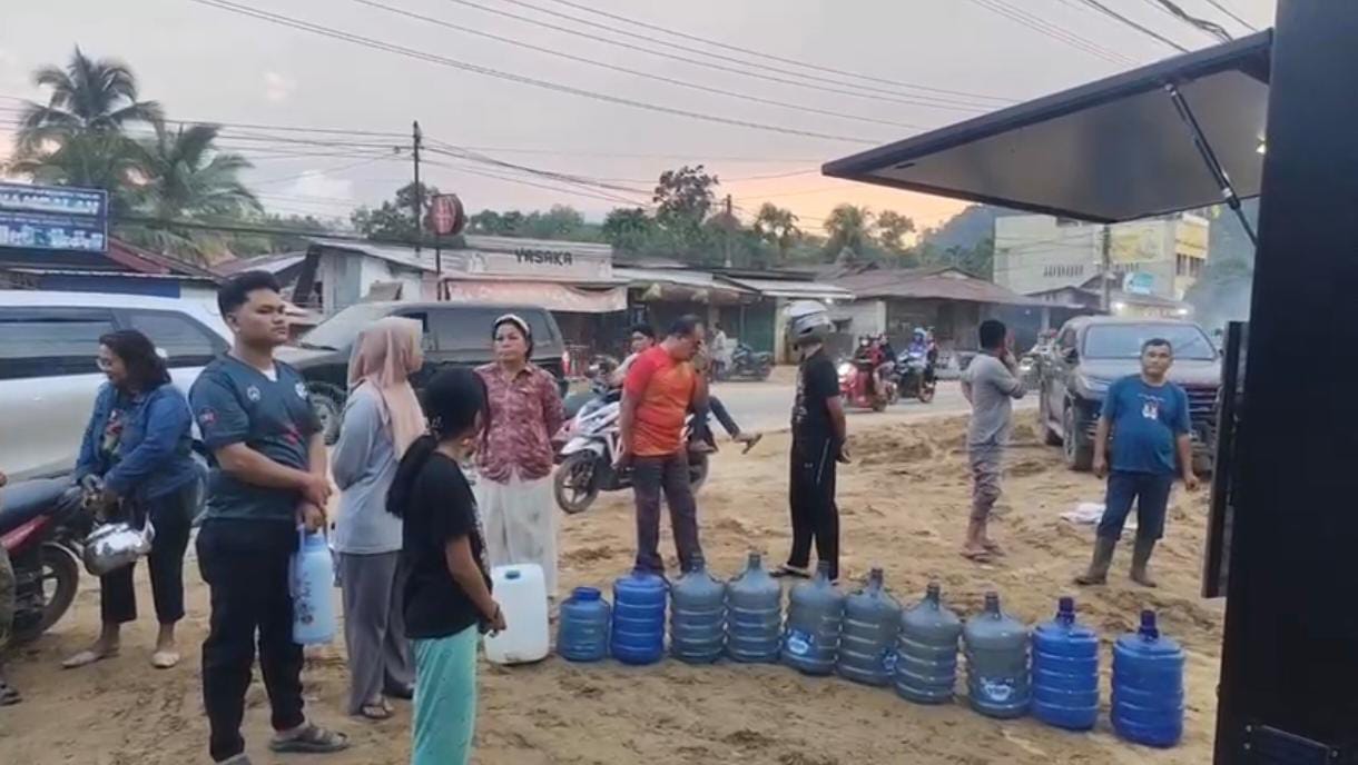 Water Treatment Sat Brimob Polda Sumut Jadi Penyelamat Krisis Air Bersih Pasca Banjir Tapanuli Tengah