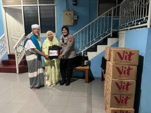 Kapolrestabes Medan Melalui Polsek Medan Timur Salurkan Bansos kepada Tokoh Agama di Pesantren Jabal Noor Kec Medan Timur