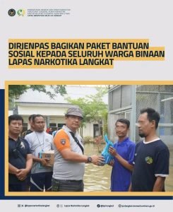 Dirjenpas Bagikan Paket Bantuan Sosial Kepada Seluruh Warga Binaan Lapas Narkotika Langkat yang Terdampak Banjir