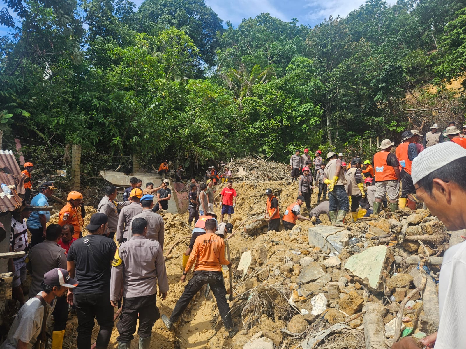 Longsor Sibolga: Pencarian Berlanjut, Kapolres Pastikan Tim K-9 Maksimalkan Penelusuran