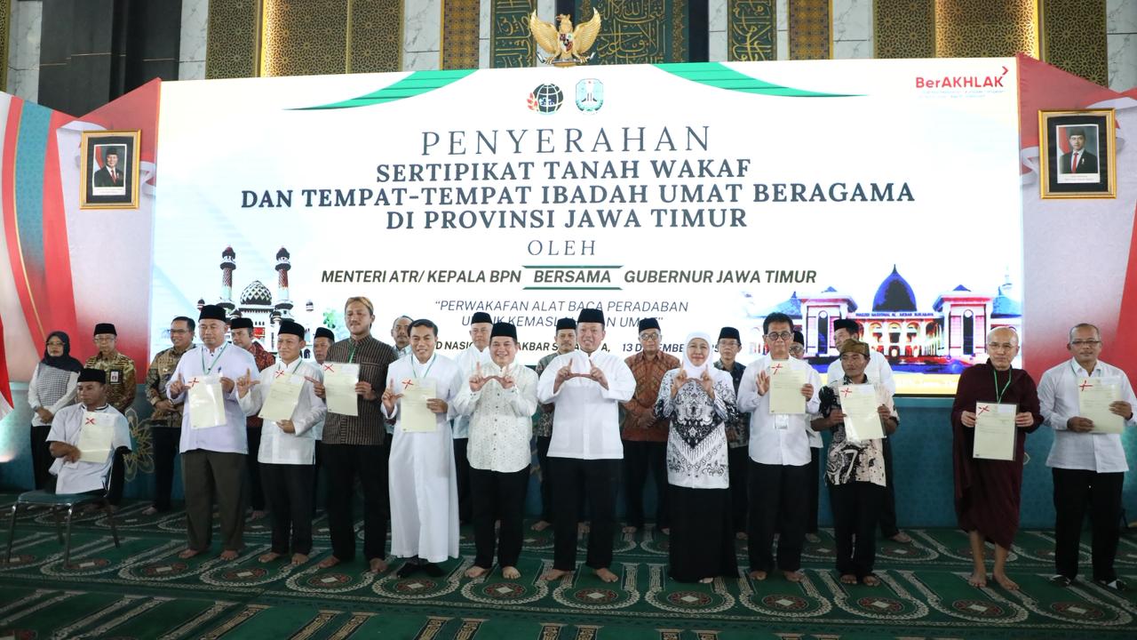 Jelang Natal, Romo Wahyu Terima Sertipikat untuk Gereja Katolik Fransiskus Asisi sebagai Kado Natal bagi Umat