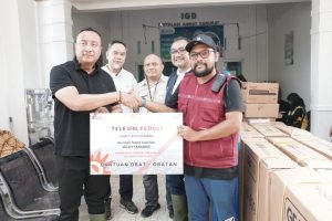 TelkomGroup Salurkan Bantuan Kemanusiaan dan Aktifkan 13 Titik Internet Satelit