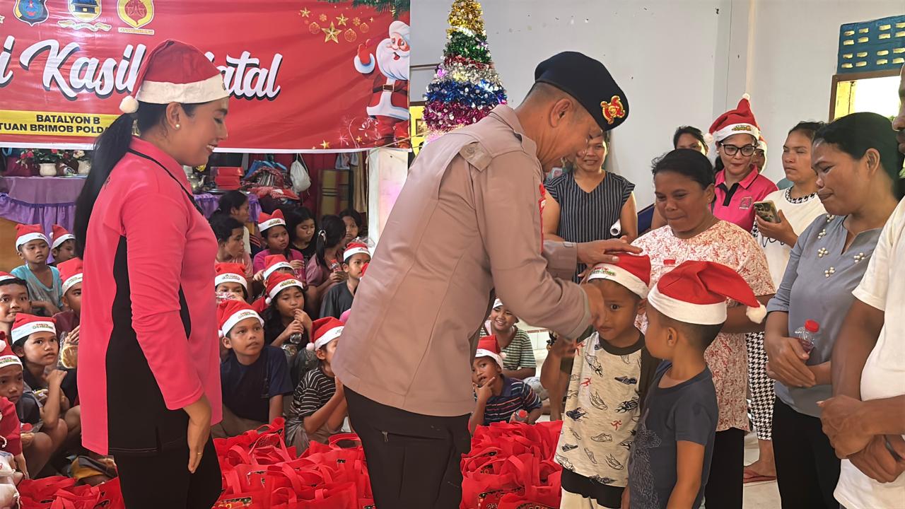 Brimob Polda Sumut Berbagi Kasih Natal bagi Korban Bencana di Tapanuli Utara
