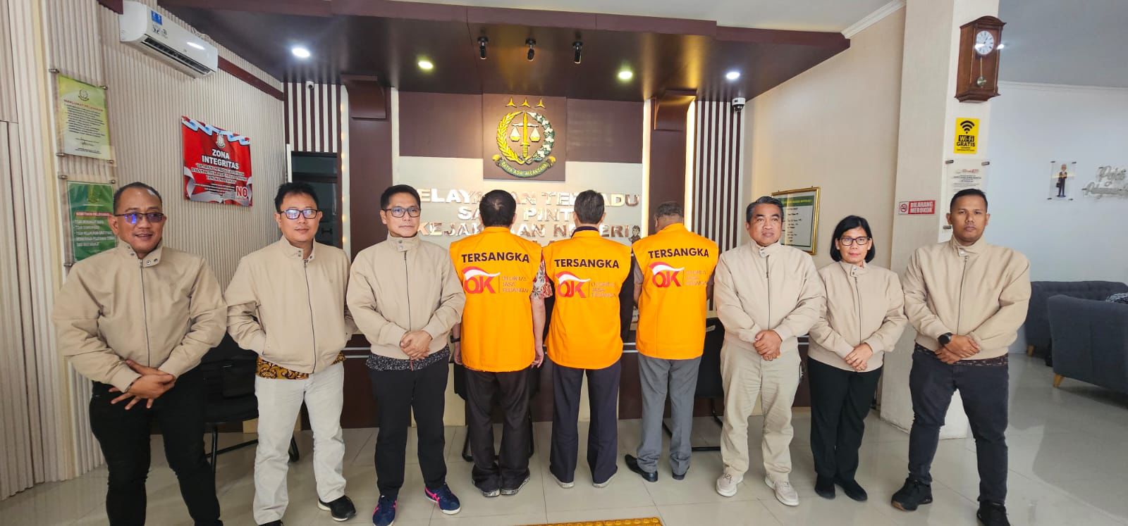 OJK Serahkan Tersangka Perkara Tindak Pidana Pasar Modal PT Sriwahana Adityakarta,Tbk