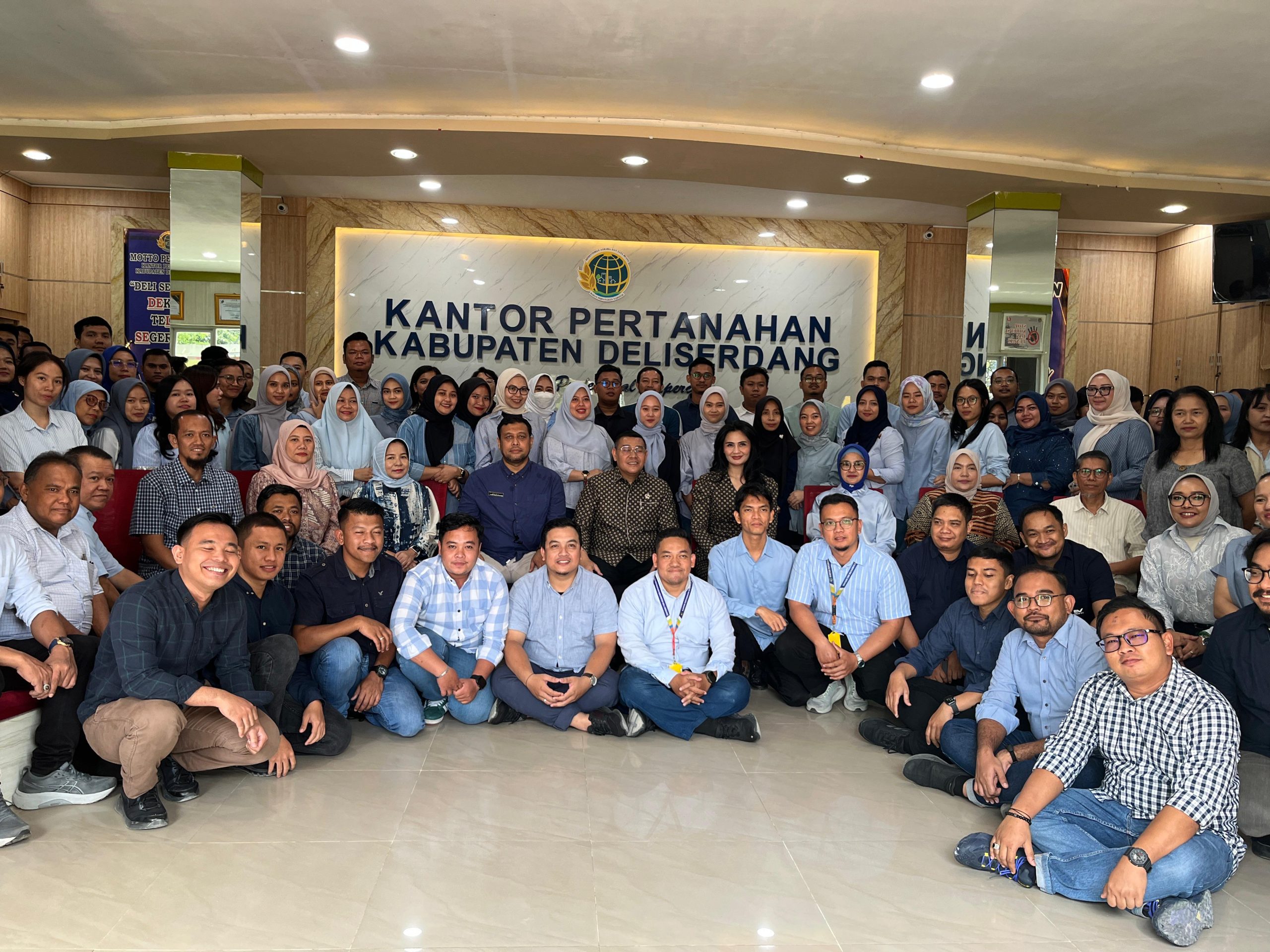 Wamen ATR/BPN Ossy Dermawan Tinjau PELATARAN di Kantor Pertanahan Deli Serdang