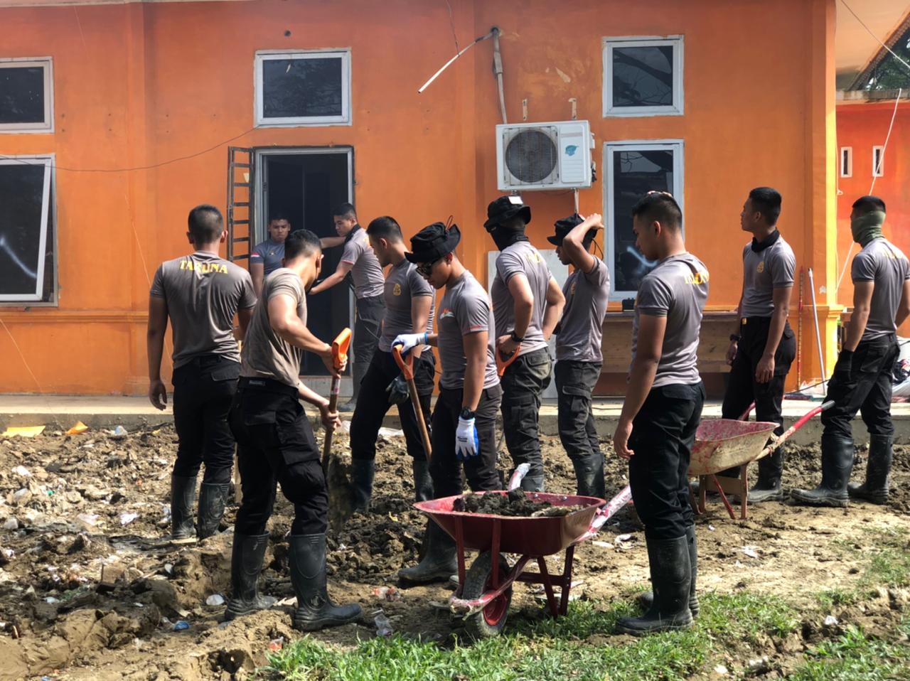 Taruna Akpol Bersihkan Dispora Aceh Tamiang, Siapkan Posko Satlat Kijang Jelang Pembukaan Latsitardanus 2026