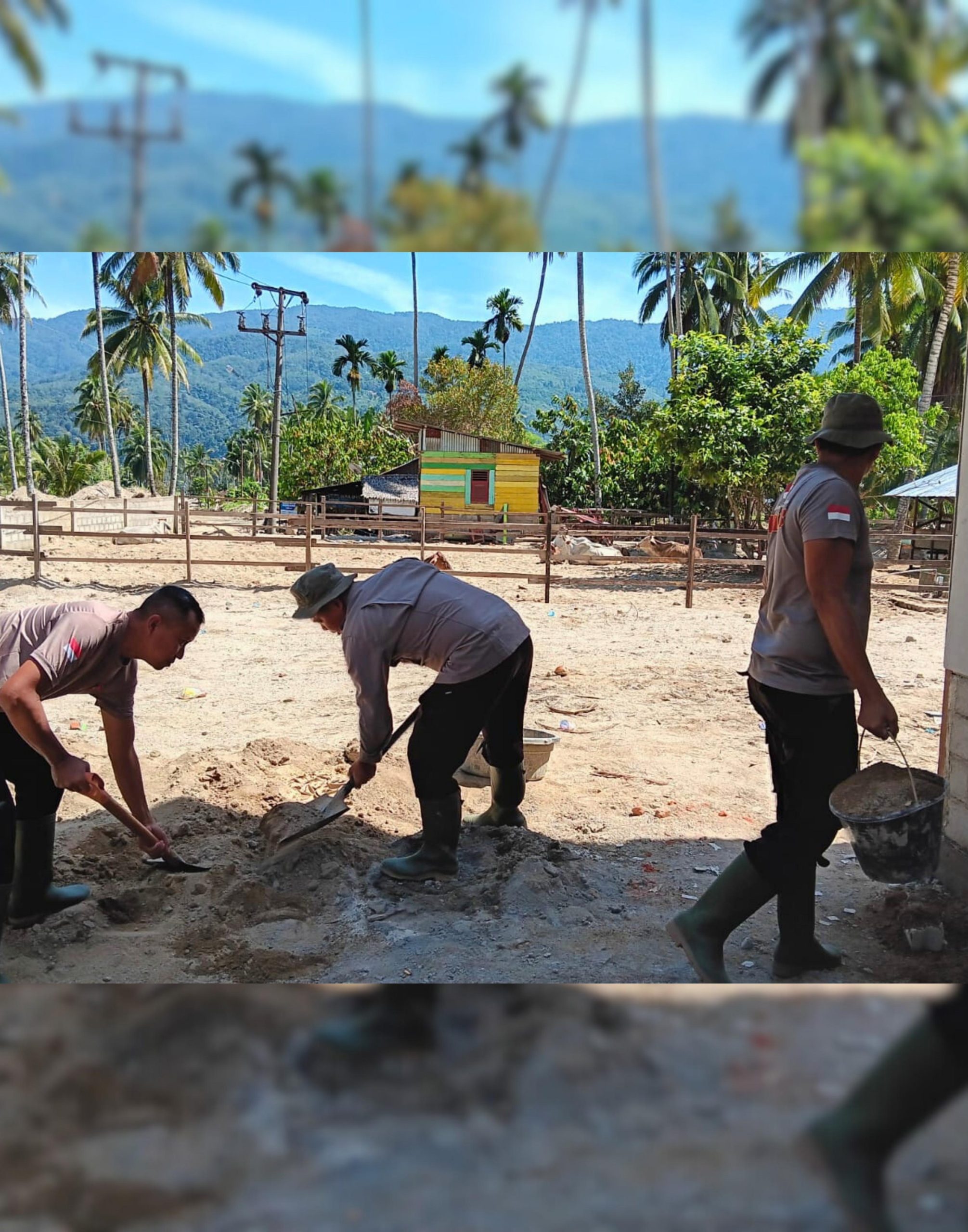 Gotong Royong Brimob dan Warga Bangun Rumah Swadaya Pascabanjir di Tolang Julu