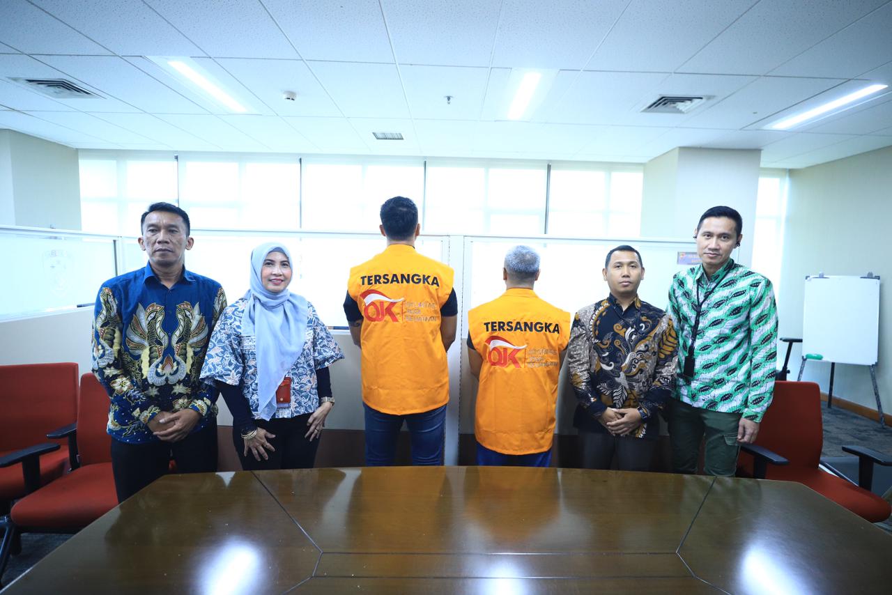 Penyerahan Tersangka Tindak Pidana Sektor Jasa Keuangan PT Investree Radhika Jaya