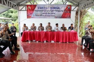Kapolrestabes Medan&nbsp; Curhat Bersama&nbsp; Warga&nbsp; Jermal 15 Dengan&nbsp;&nbsp; Tema&nbsp; “Keamanan&nbsp;&nbsp; Lingkungan Tanggung Jawab&nbsp; Bersama”