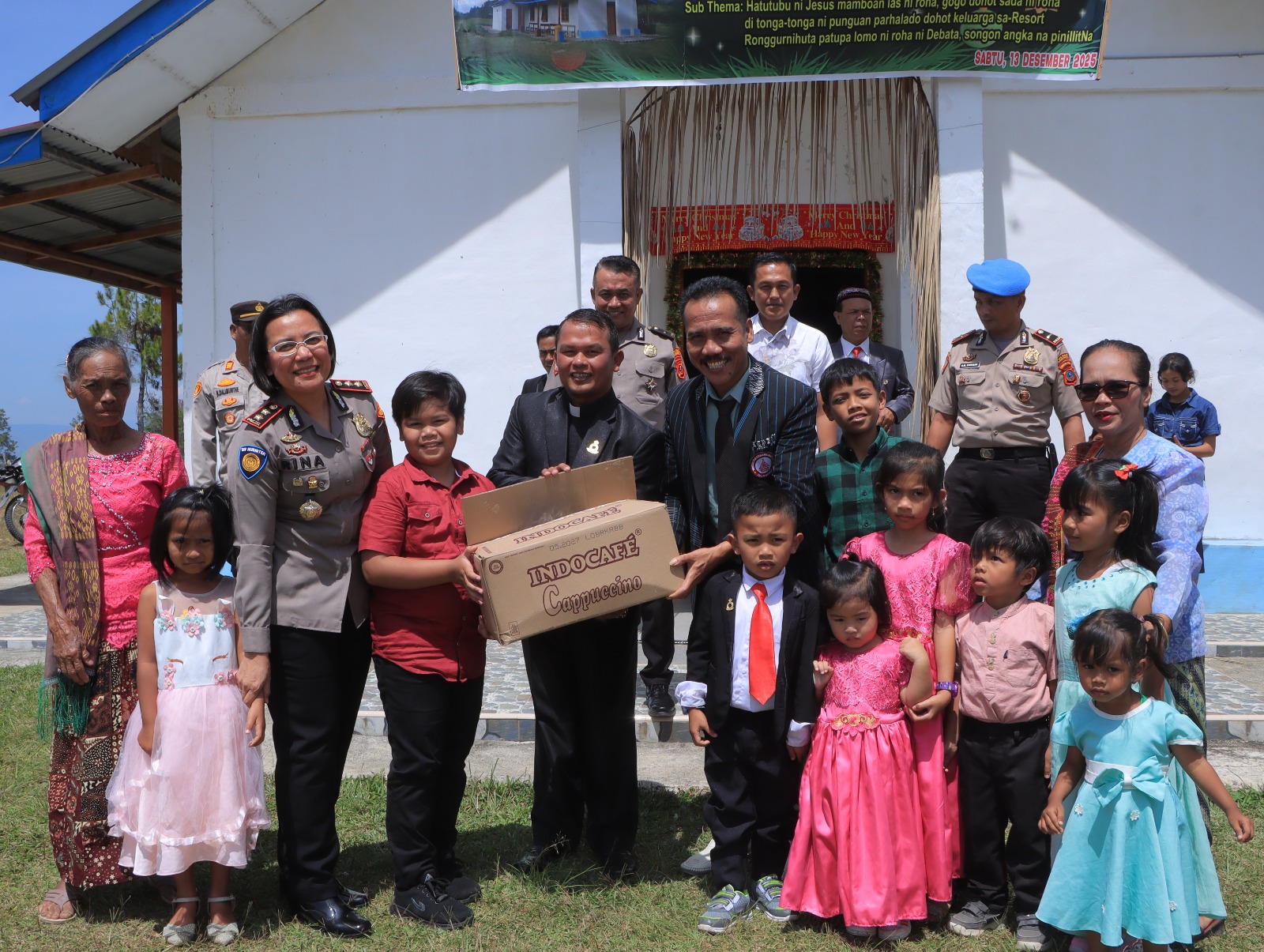 Kapolres Samosir Ikut Ibadah Pertama Bersama Jemaat HKBP Sidihoni, Ajak Warga Dukung Wisata