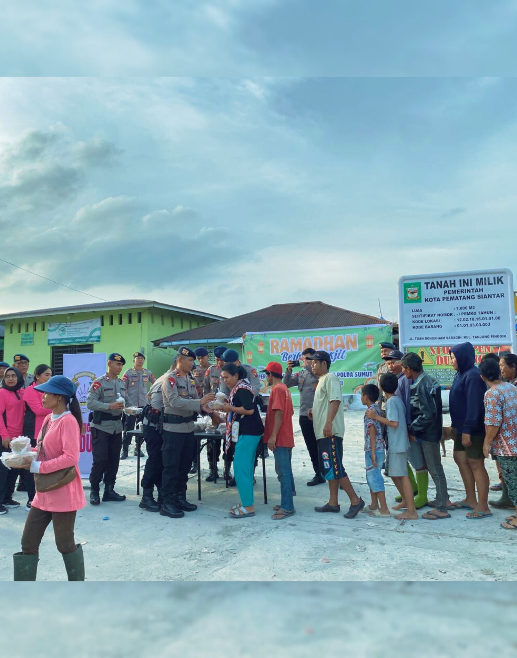 Dari TPA hingga Terminal, Aksi Berbagi Takjil Batalyon B Satbrimob Polda Sumut