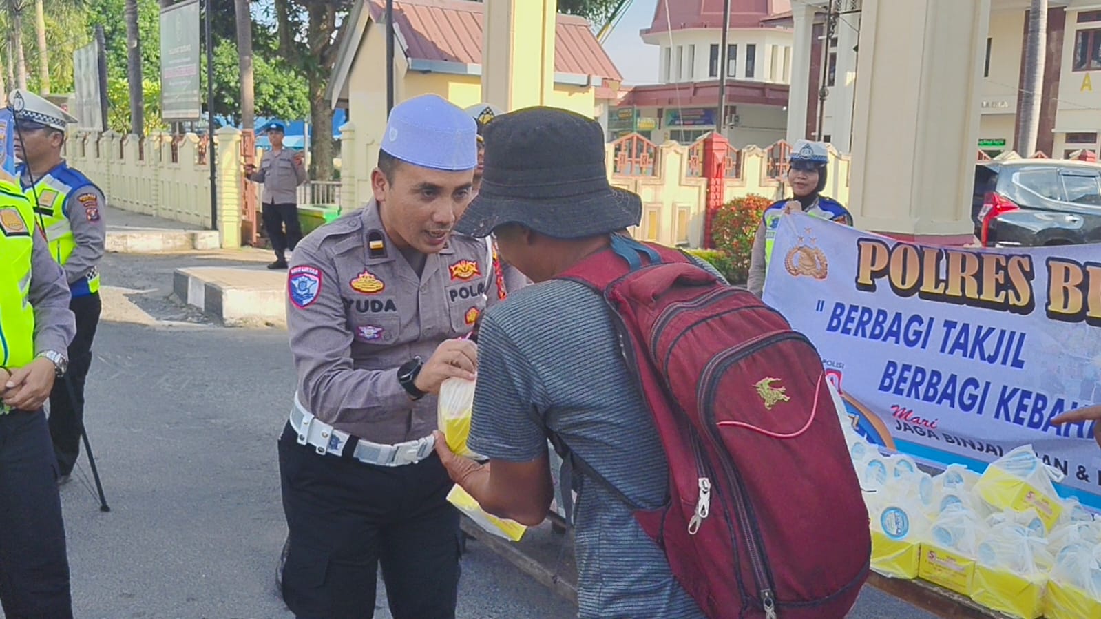 Polres Binjai Berbagi Takjil di Bulan Suci Ramadhan 1447 Hijriah