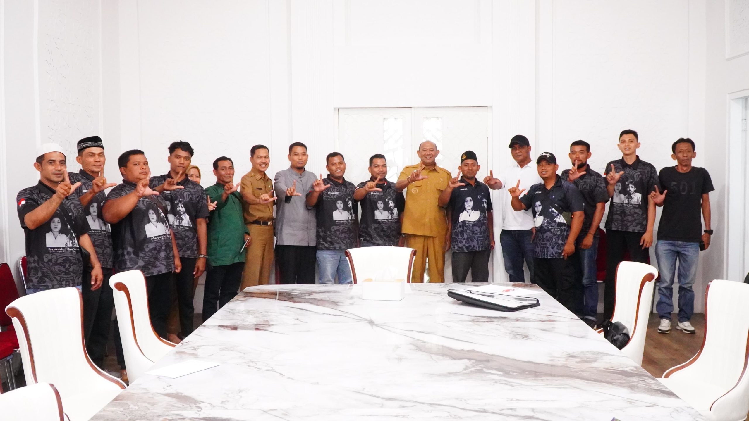 BUPATI LANGKAT H.SYAH AFANDIN SH TERIMA AUDIENSIFORDISBUNI LANGKATAJAK GERAKAN BURUH SINERGI DENGAN PEMERINTAH