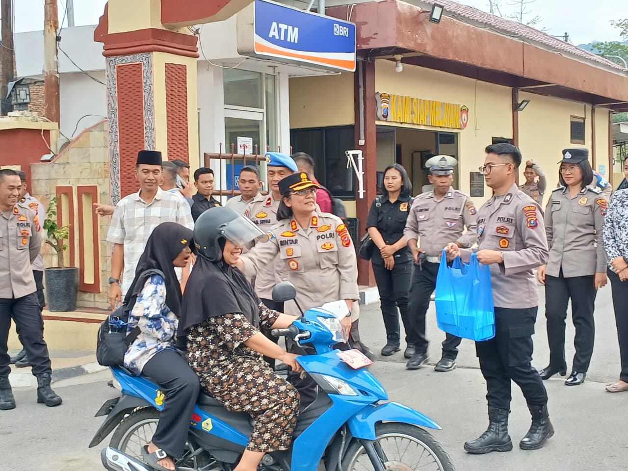 Polres Samosir Berbagi Takjil di Bulan Suci Ramadan 1447 H/2026 M
