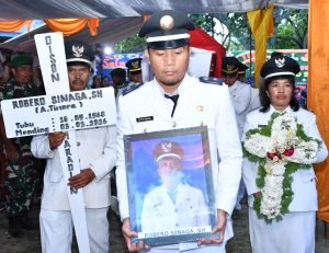 Bupati Samosir Pimpin Upacara Pemakaman Camat Palipi