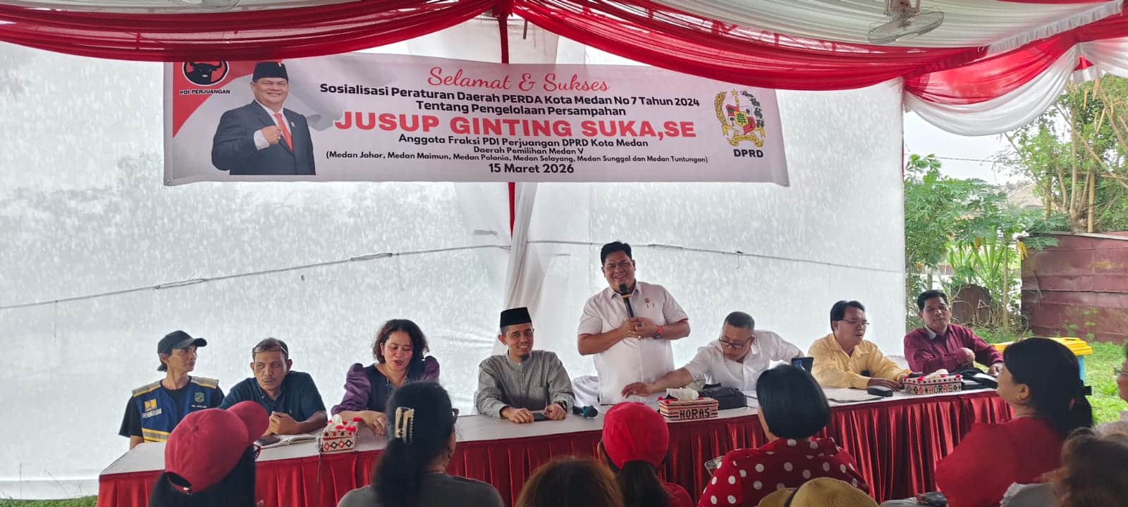 Diguyur Hujan, Warga Simpang Selayang Tetap Padati Sosperda Persampahan Jusup Ginting