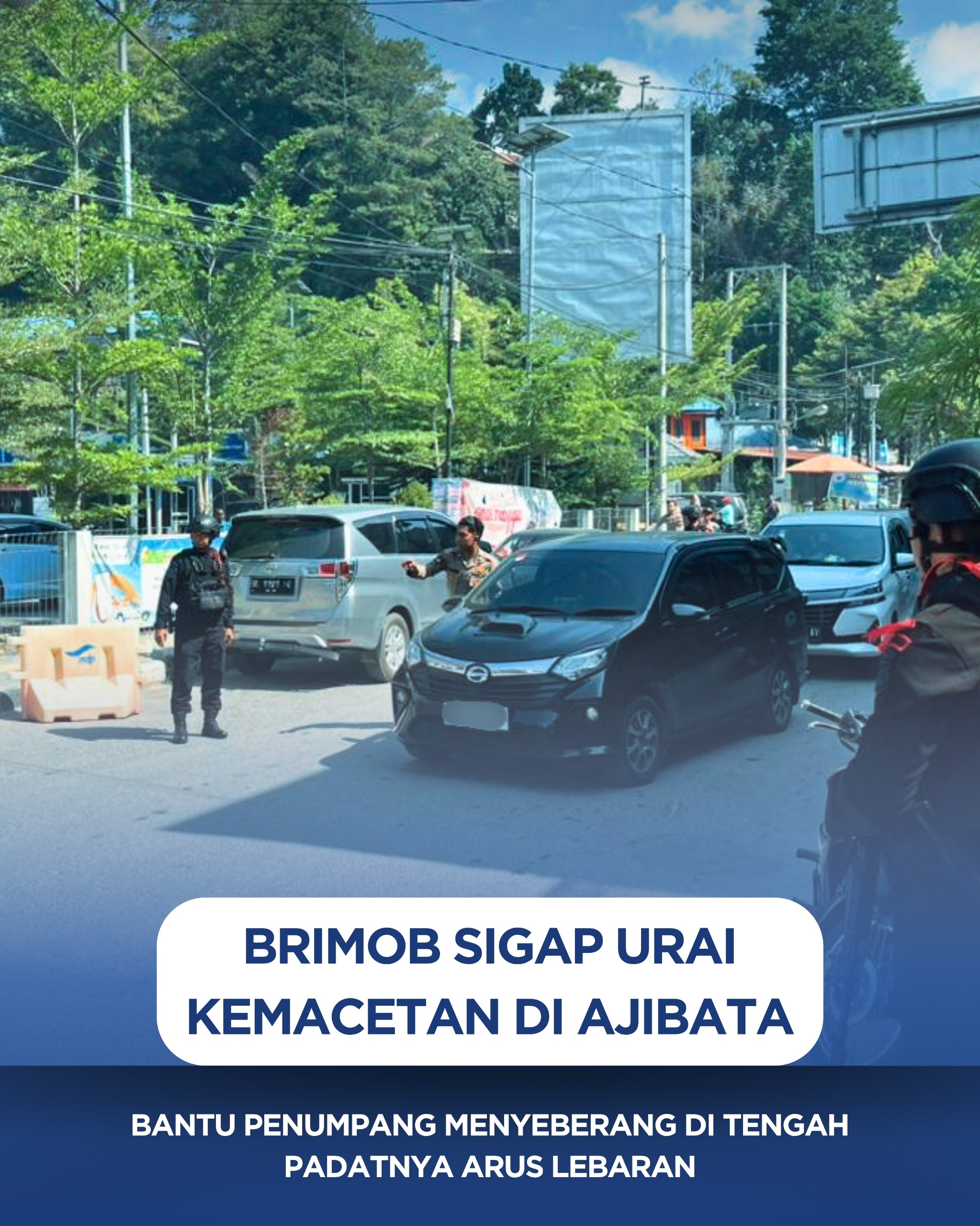 Brimob Sigap Urai Kemacetan di Ajibata, Bantu Penumpang Menyeberang di Tengah Padatnya Arus Lebaran