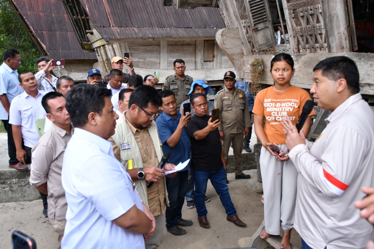 Menteri PKP RI, Kunjungan Kerja ke Samosir, untuk Bedah Rumah dan Tata Kawasan Kumuh
