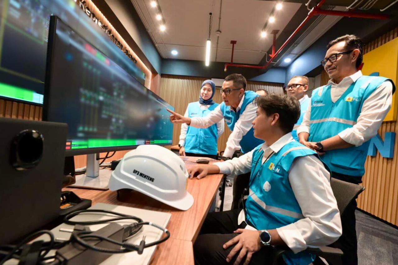 Terang di Hari Kemenangan, Petugas PLN Amankan Keandalan Listrik di Momen Idulfitri