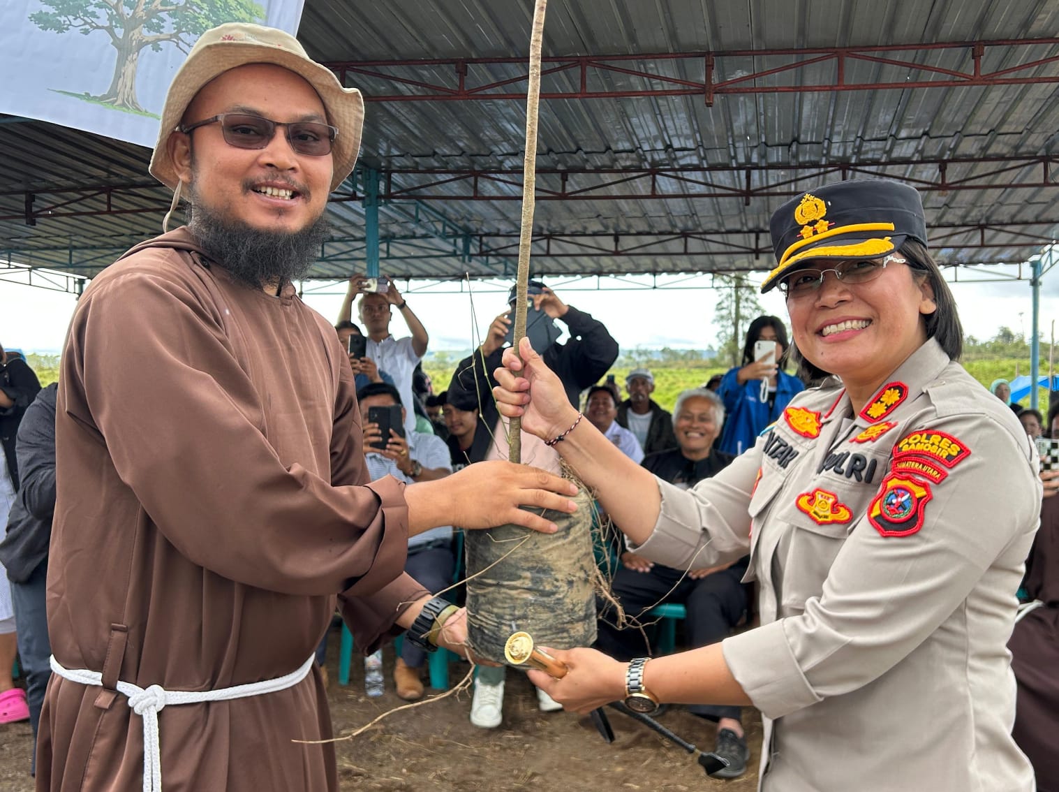 Kapolres Samosir Bersama Yayasan Keutuhan Ciptaan Ordo Kapusin Tanam Pohon di Partukko Naginjang