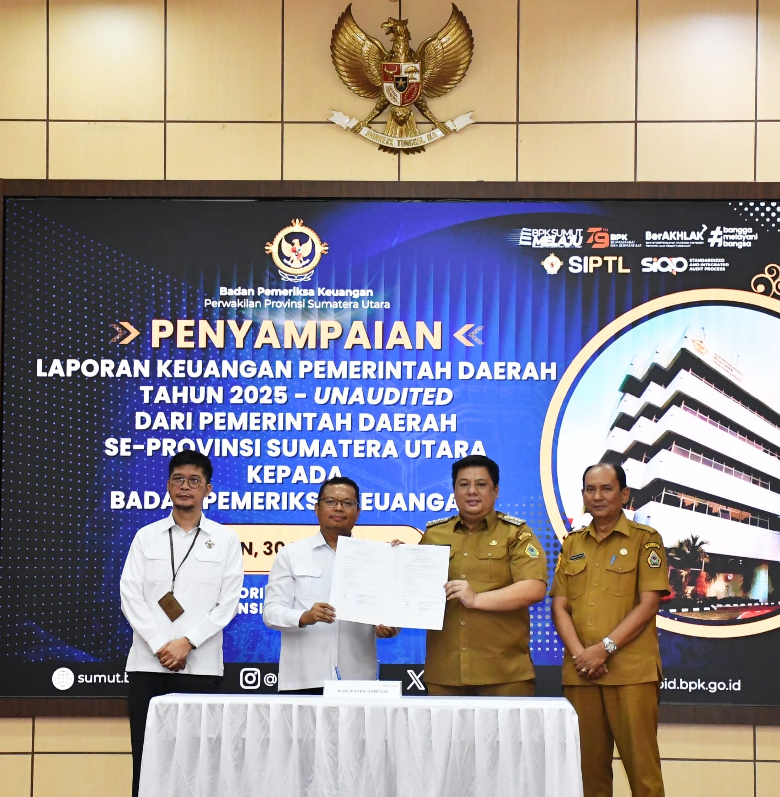 Bupati Samosir Sampaikan LKPD 2025 ke BPK Sumut