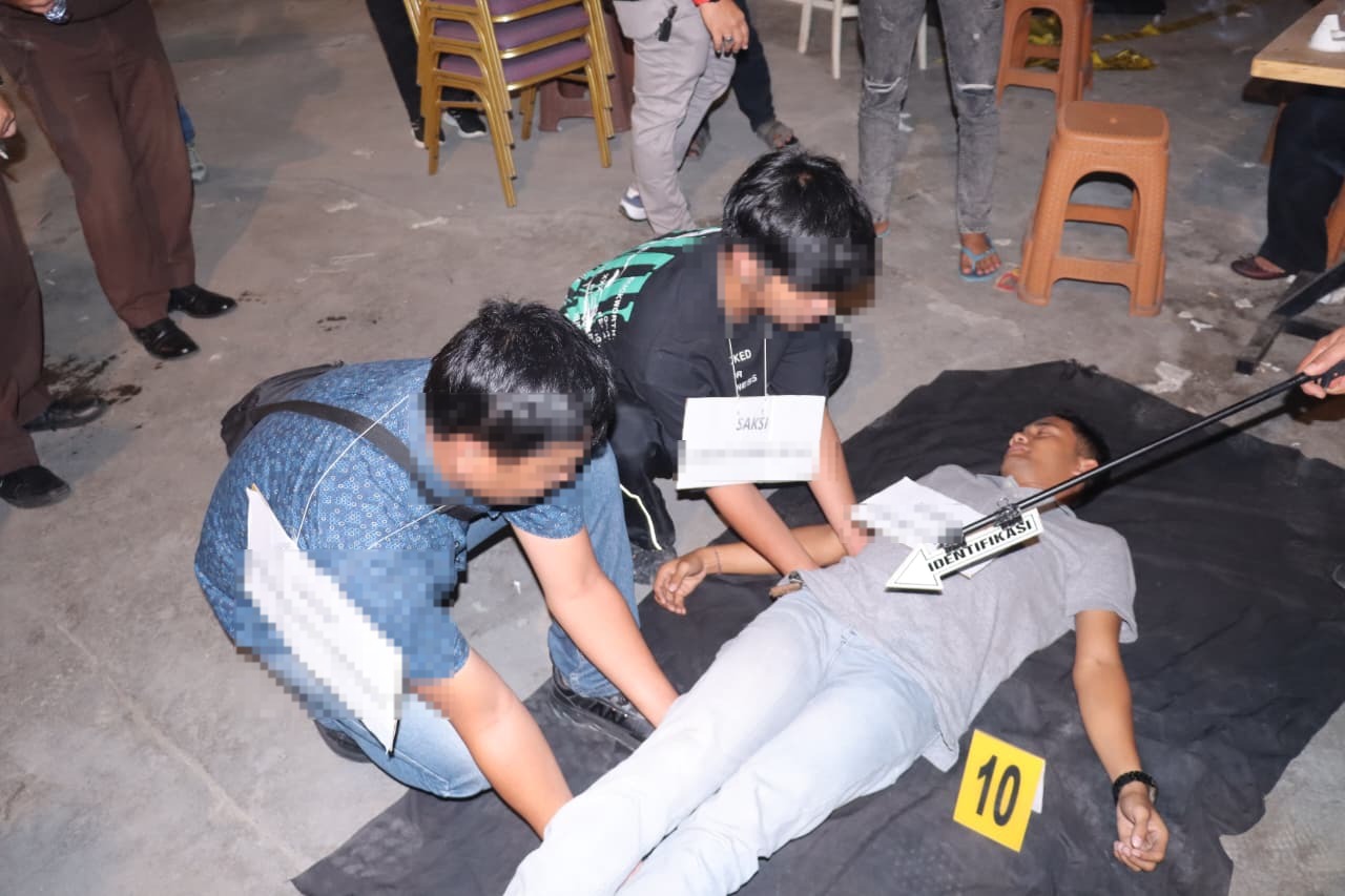 Peragakan 11 Adegan,Polres Pematangsiantar Rekontruksi Kasus Pembunuhan di Cafe Lotta
