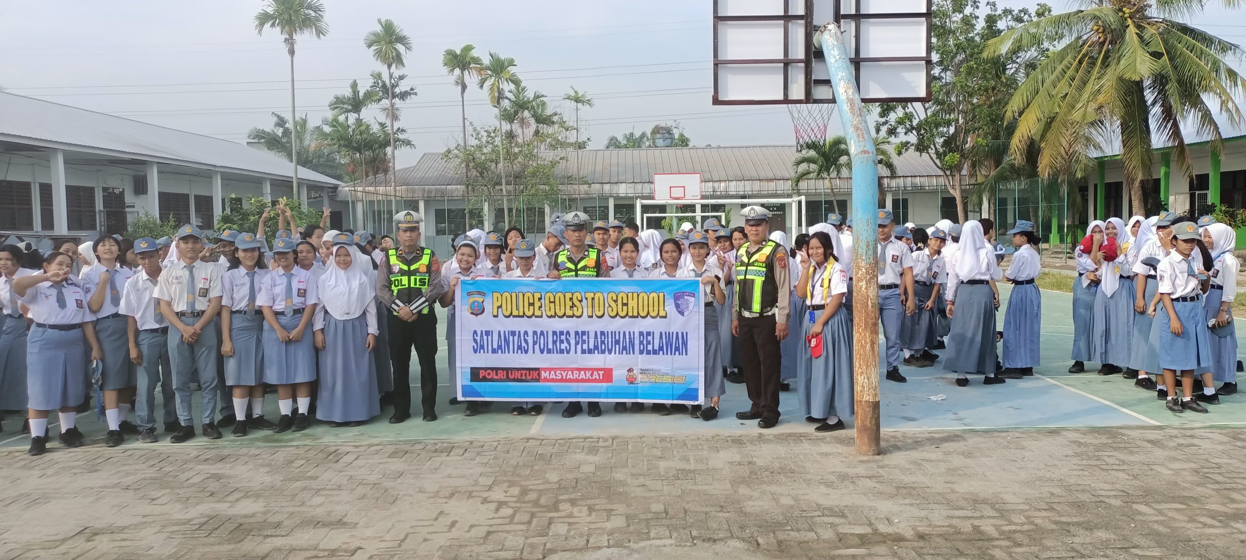 Sat Lantas Polres Pelabuhan Belawan Gelar Police Goes To School di SMA Negeri 9 Medan