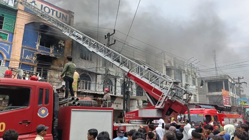 Polres Pelabuhan Belawan dan Polsek Medan Labuhan Amankan Lokasi Kebakaran di Marelan