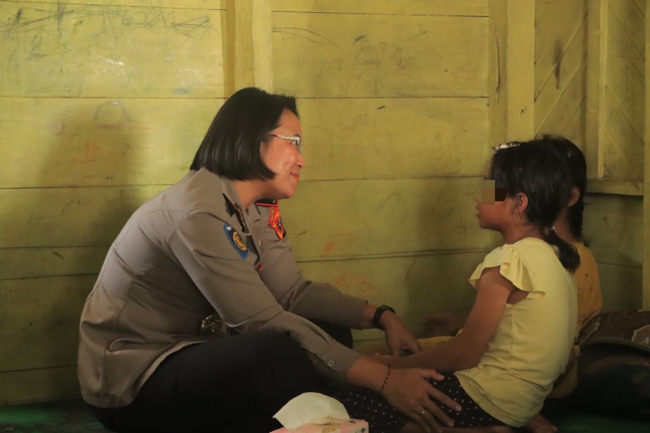 Kapolres Samosir Jadi Orangtua Asuh Anak Korban Penganiayaan