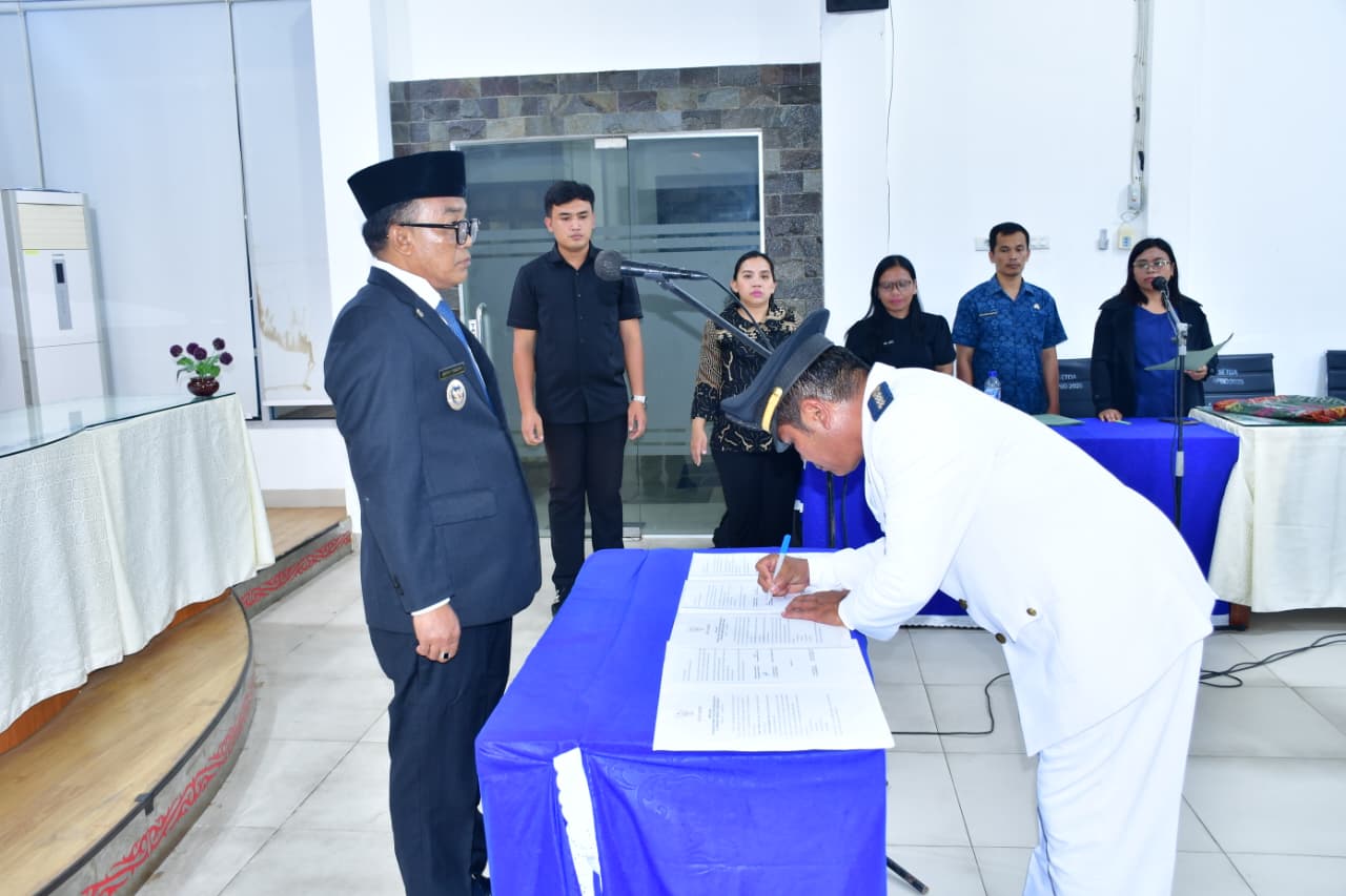 Wabup Samosir, Lantik Pejabat Administrator dan Pengawas